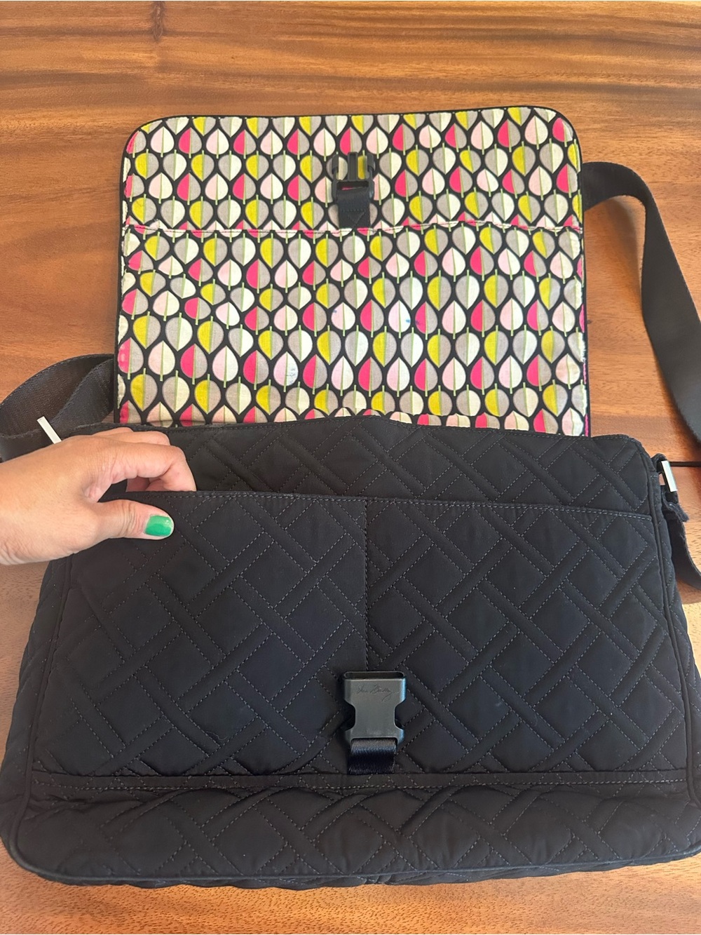 Vera Bradley Quilted Black laptop messenger bag - Picture 4 of 12